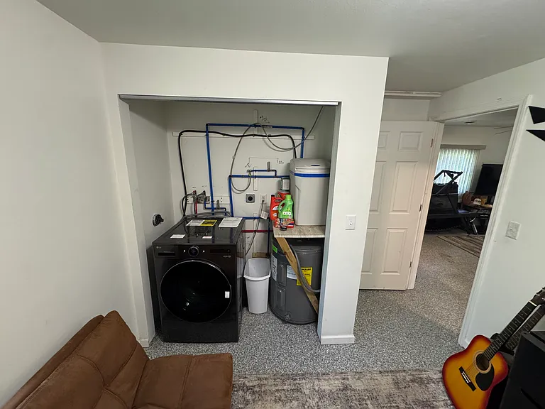 220 W Williams St — Photo 14