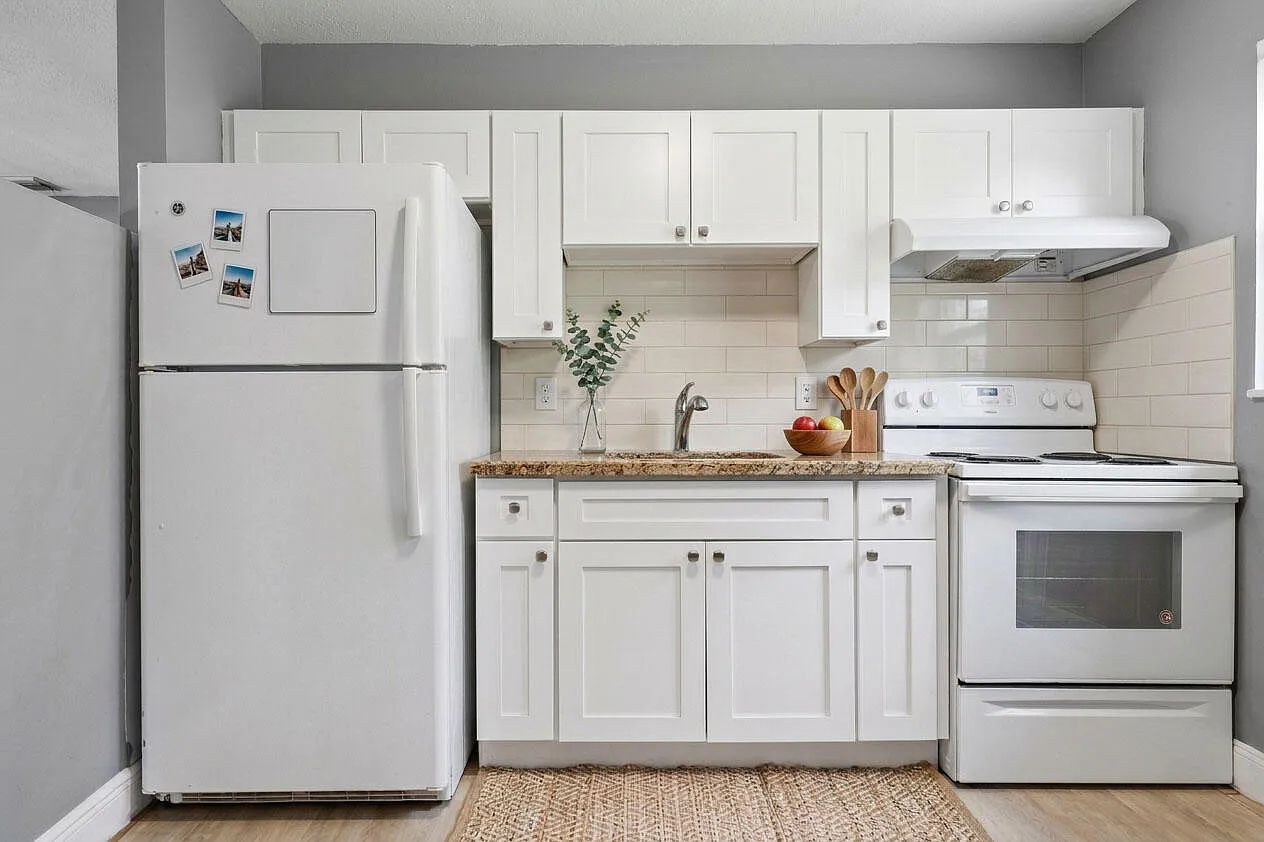 3 bed, 1.0 bath, 960 sqft, $2,400 — Photo 4
