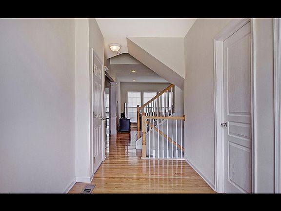 2nd image of 15 Brighton Dr Unit 1503