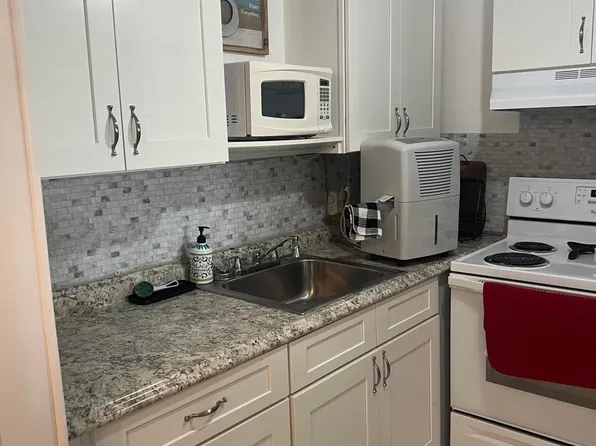 132 Berkshire F, West Palm Beach, FL 33417