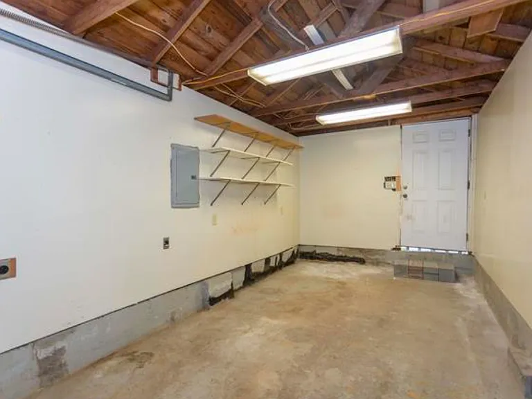 700 48th St S — Photo 33