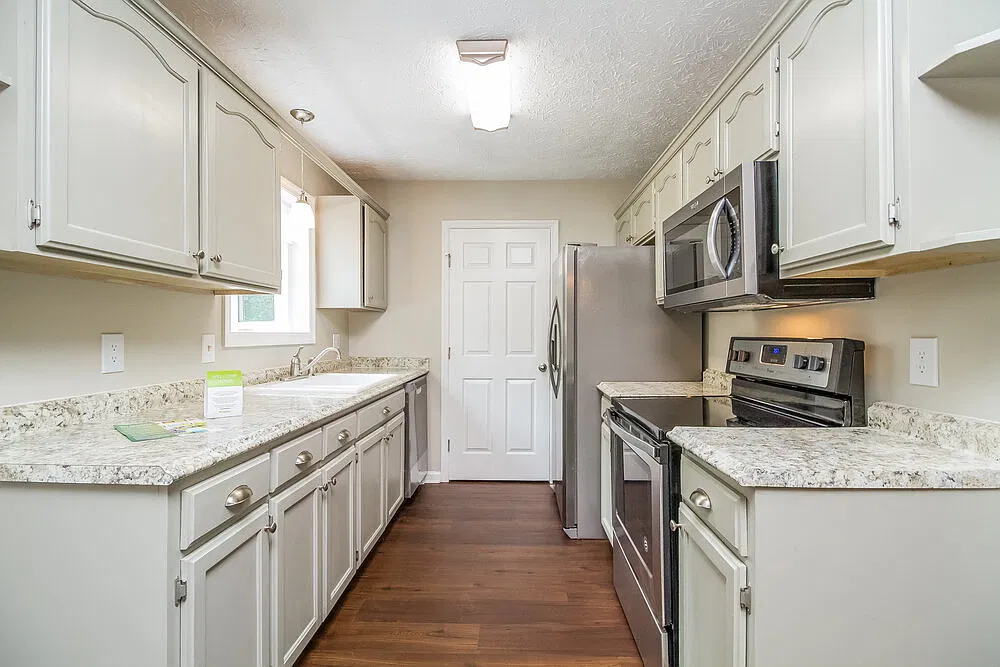 3 bed, 2.0 bath, 1147 sqft, $1,990 — Photo 4