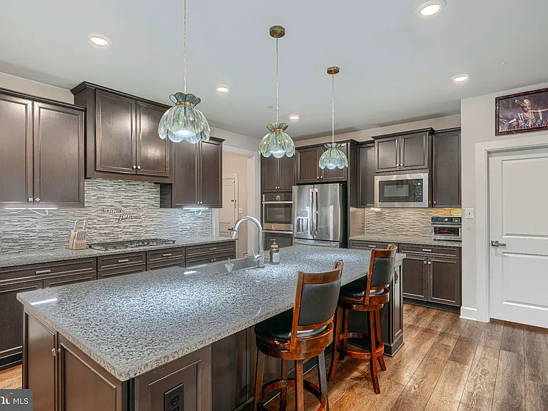 7142 Starmount Way — Photo 22