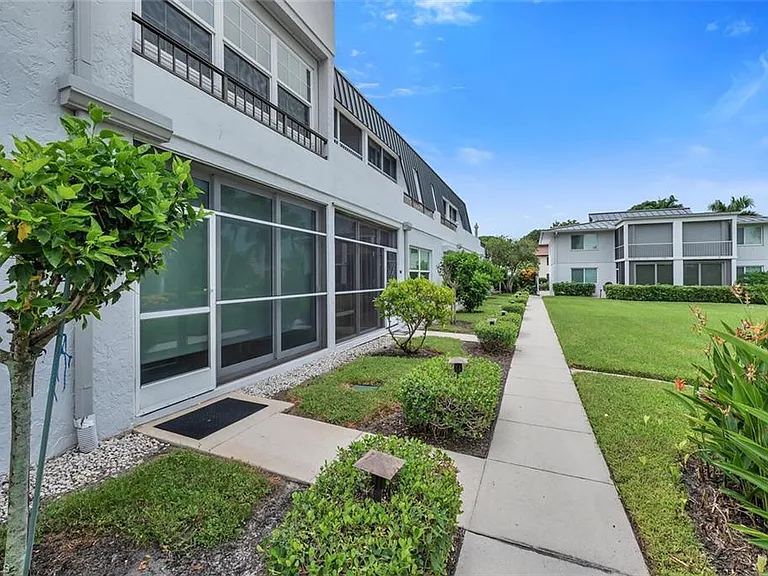 4200 Belair Ln #105 — Photo 24