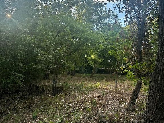 3rd image of 331 E Bear Creek Rd