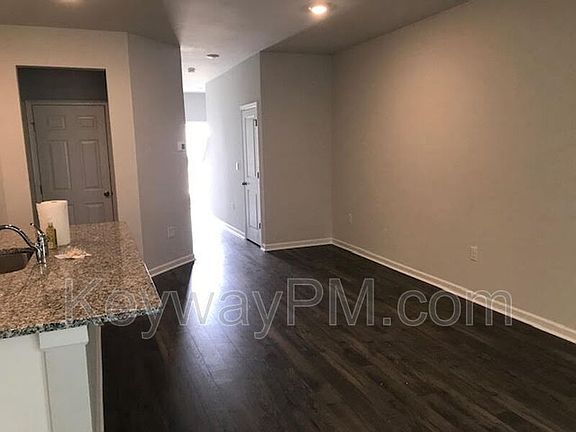 3rd image of 3526 Firestone Dr