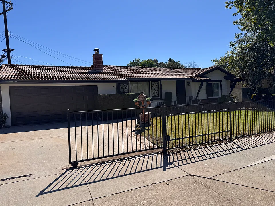 S Glendora Ave