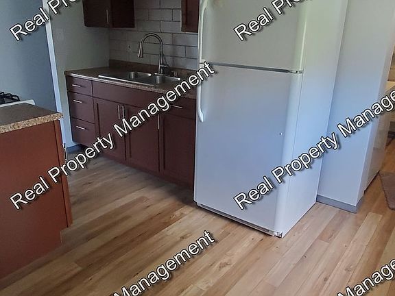 4th image of 7408 Montana Ave