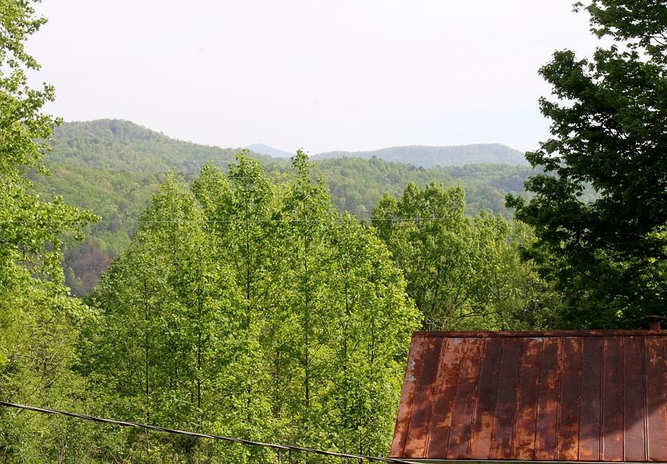 2nd image of 1726 E Boggs Mountain Rd