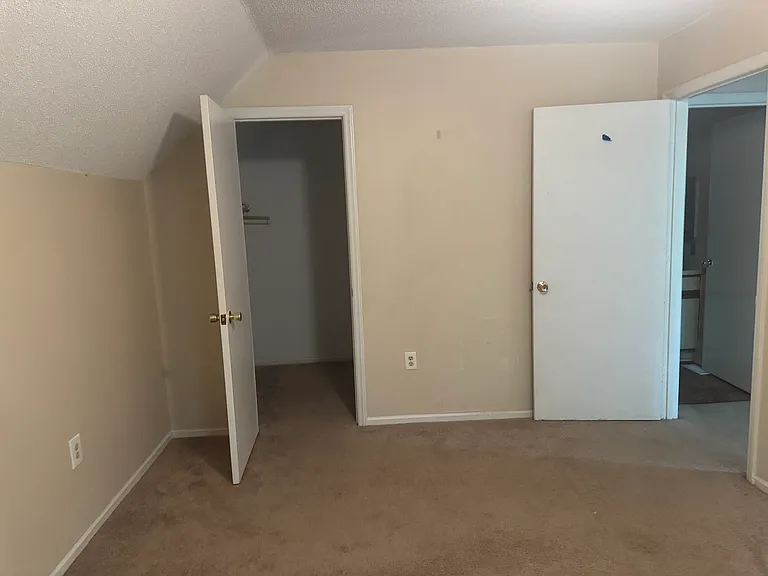 1141 Hulon Ln — Photo 4