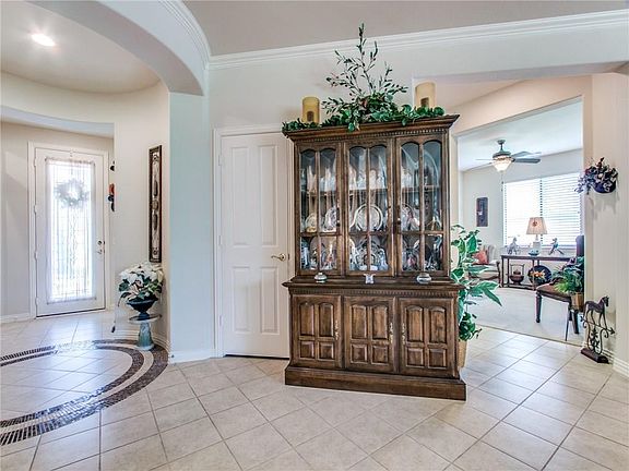 4th image of 9617 Teakwood Ave