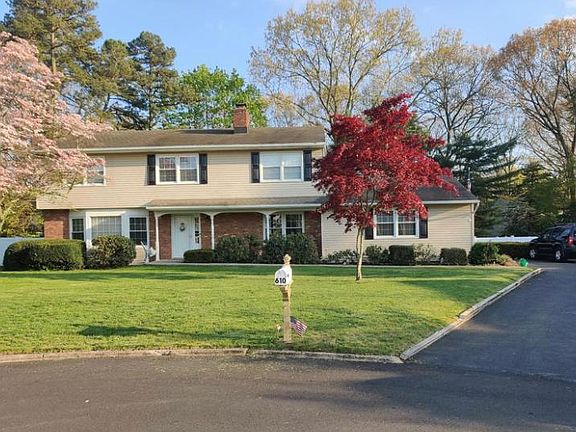 3rd image of 610 Woodside Pl