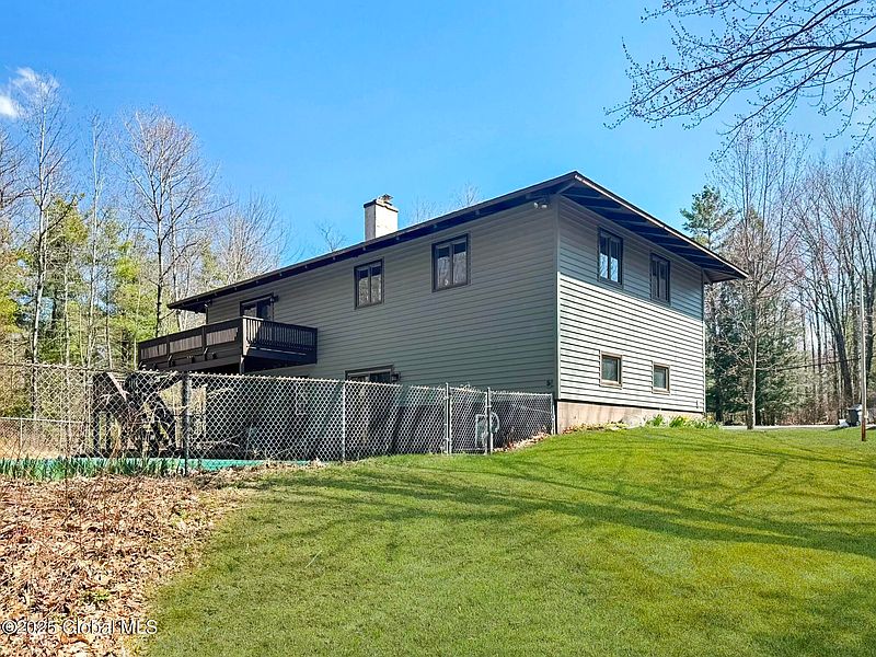 3rd image of 598 Oak Hill Road