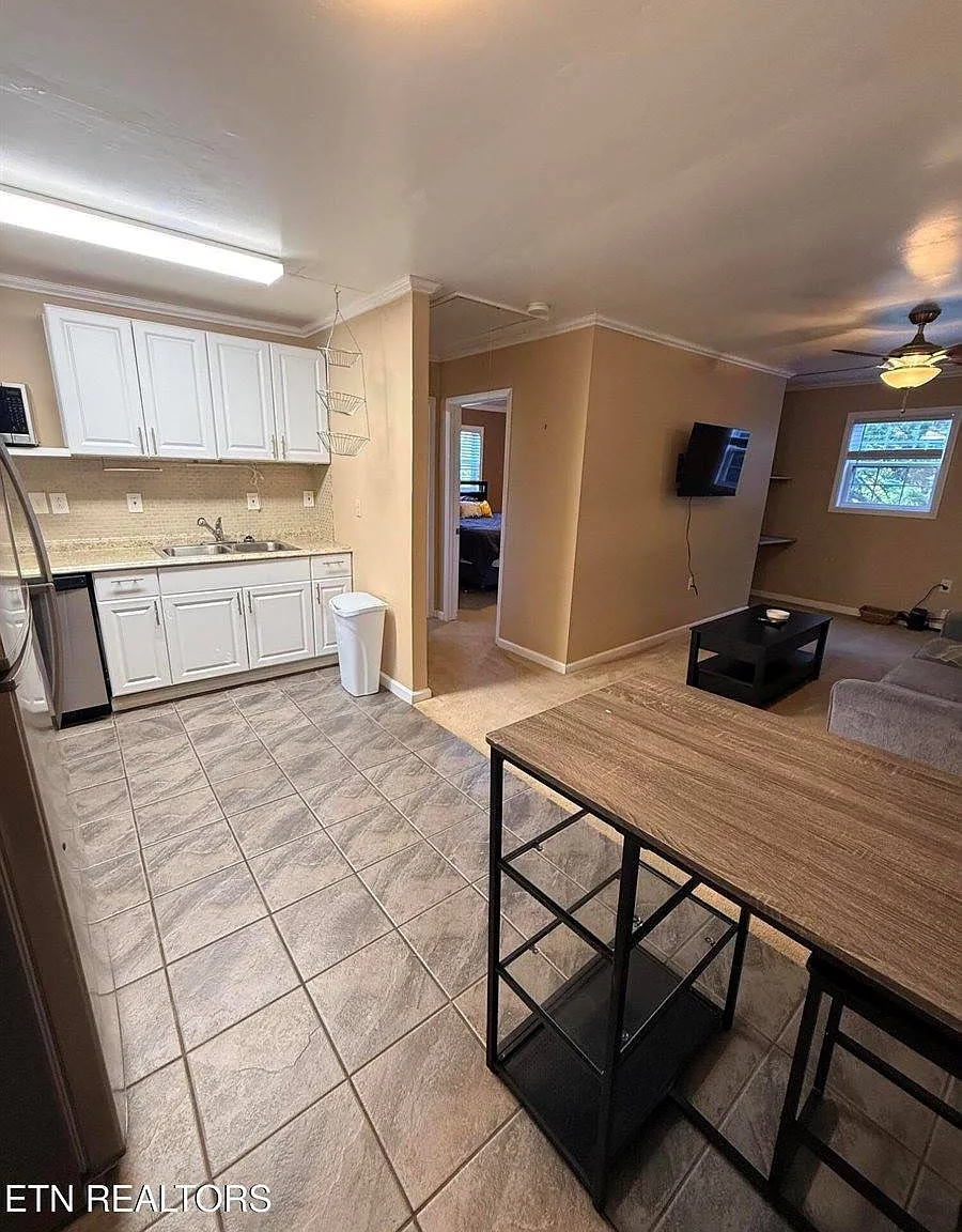 1 bed, 624 sqft, $1,800 — Photo 4