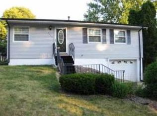 2433 W 58th St, Davenport, IA