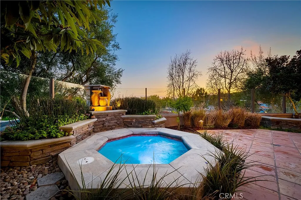 5 bed, 4.5 bath, 3792 sqft, $12,750 — Photo 3