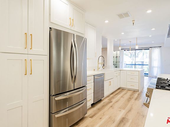 3rd image of 324 N Palm Dr Unit 103
