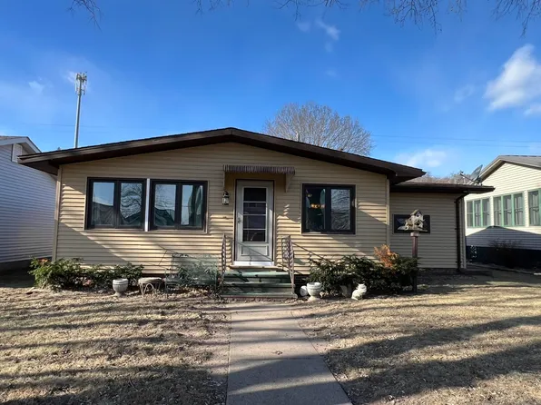 514 N 2nd St, Guttenberg, IA 52052