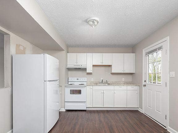 3rd image of 117-123 Bradford Dr