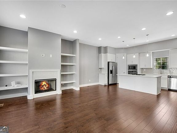4th image of 743 Taylor Ct NE #0