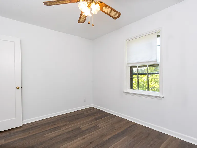 9046 Southview Ln — Photo 13