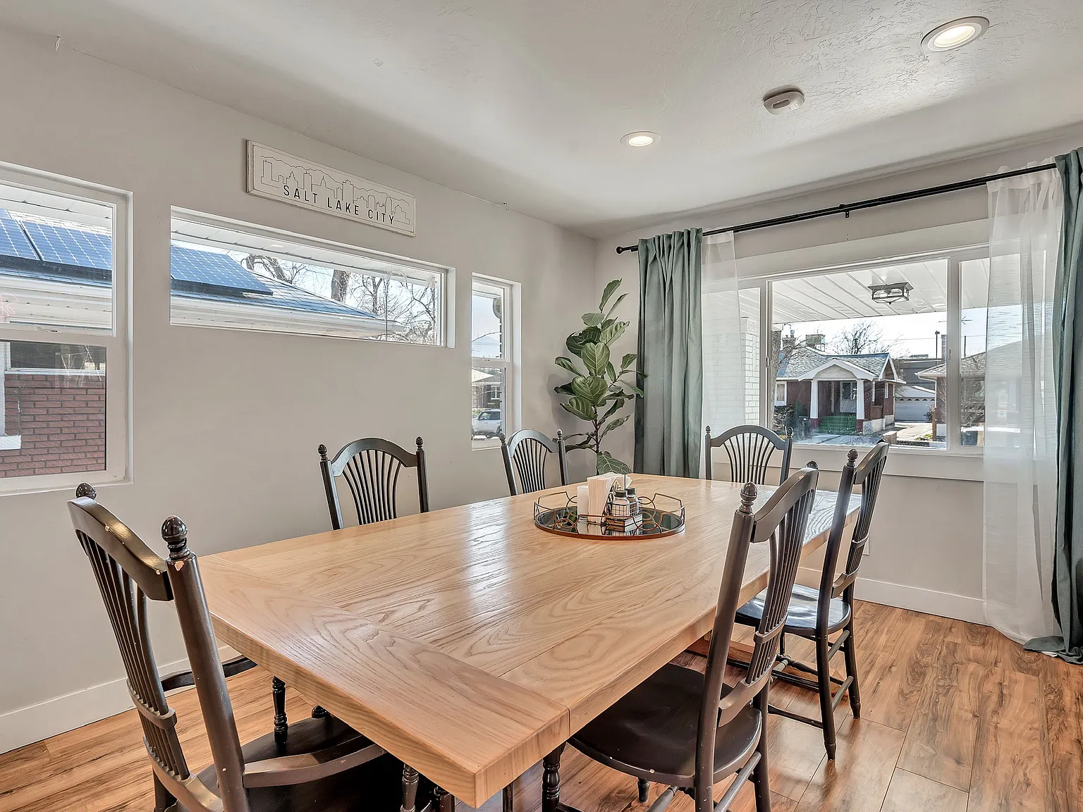 4 bed, 2100 sqft, $3,500 — Photo 2