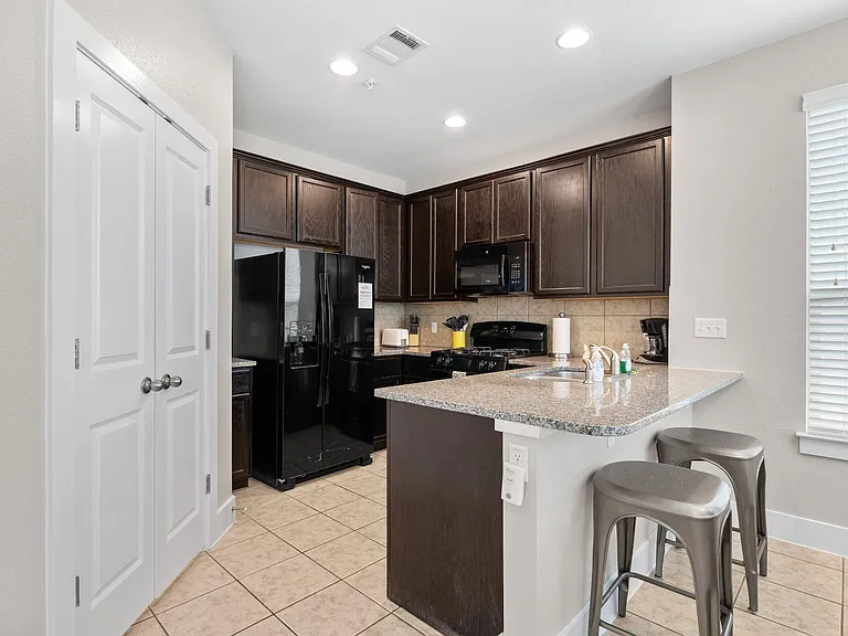 2215 Katy Ln #D — Photo 7