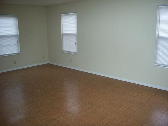 3rd image of 1932 Dutch Valley Dr APT 2