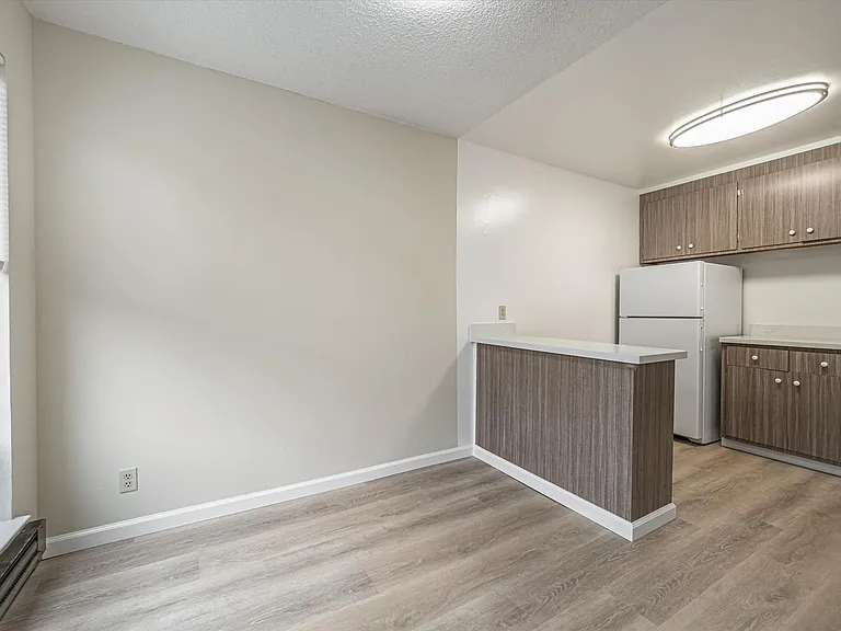 1648 Filbert St — Photo 4