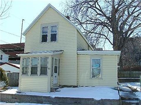 2nd image of 82 Winter St W