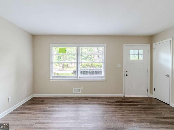 5th image of 1715 Lee St