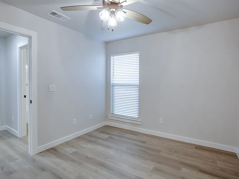 10512 Abbeville Ave — Photo 14