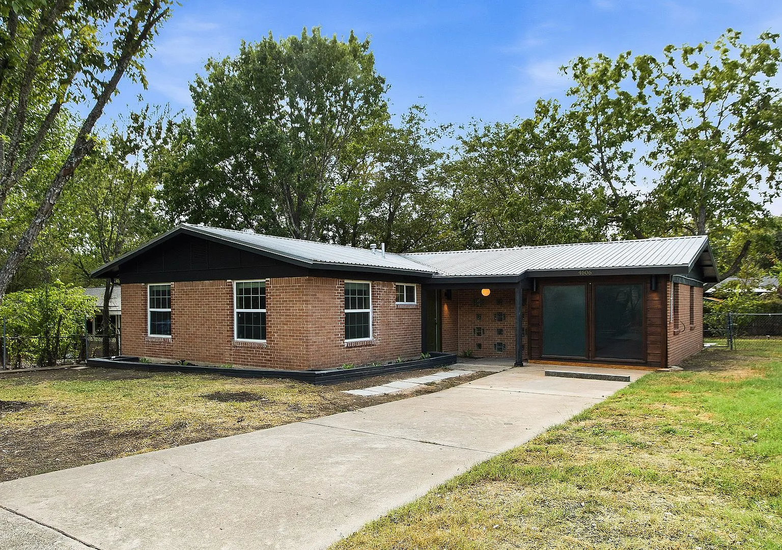 Recently Renovated 4/2 Home in South Austin with Huge Yard — Photo 4