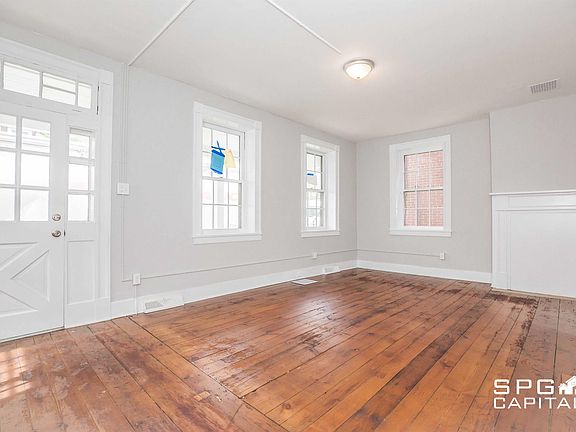 3rd image of 103 Lincoln Way