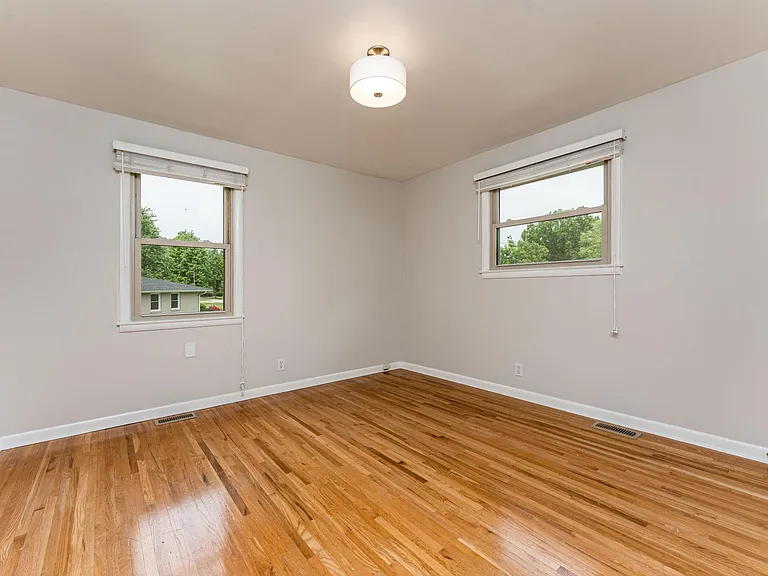 4805 Merrill Ln — Photo 10