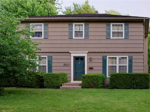 9911 Woodson St, Overland Park, KS 66207