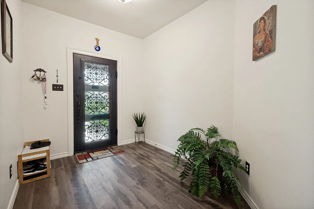 4 bed, 2063 sqft, $2,550 — Photo 3