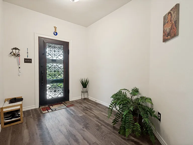 2920 Brazos Dr — Photo 3
