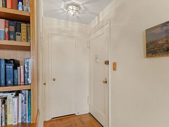 4th image of 4525 Henry Hudson Pkwy W #610