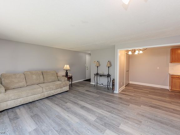 3rd image of 9560 Cove Dr Unit E3