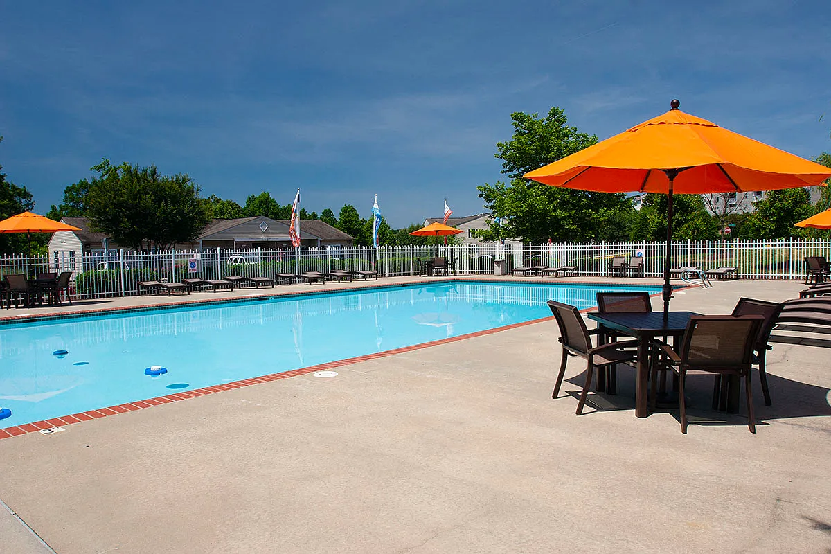 Carriage Pointe Condominiums — Photo 3