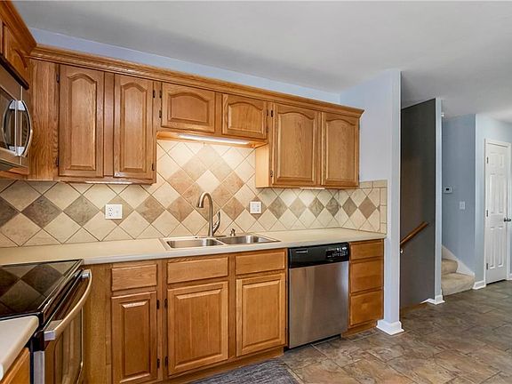 2nd image of 5121 N Wood Ridge Dr