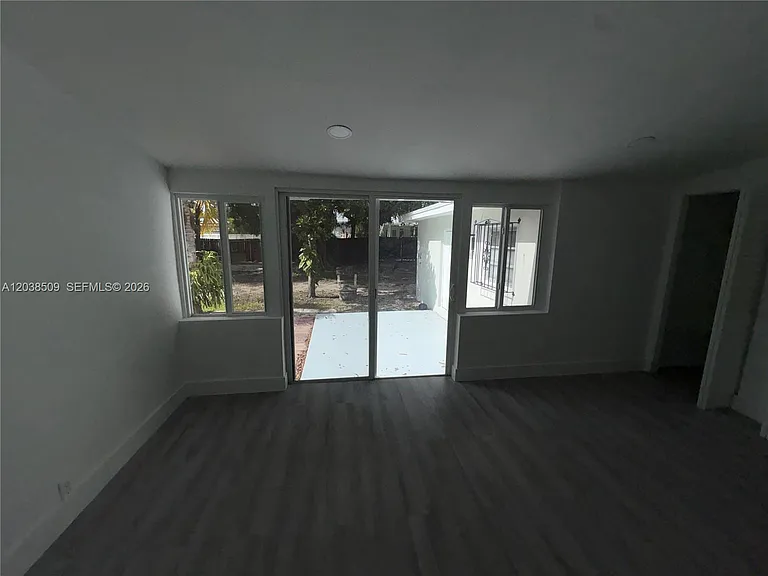 2920 SW 15th St — Photo 11