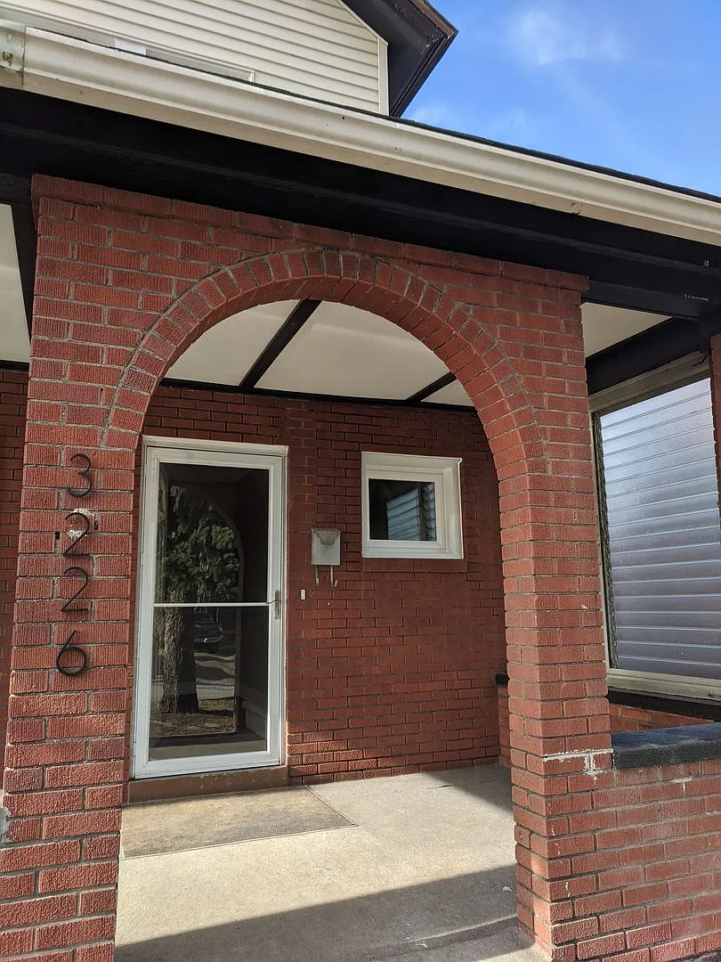 Fully Renovated 3 Bed, 2 Bath House For Rent In Brentwood Move In 11/1 /2026 — Photo 2