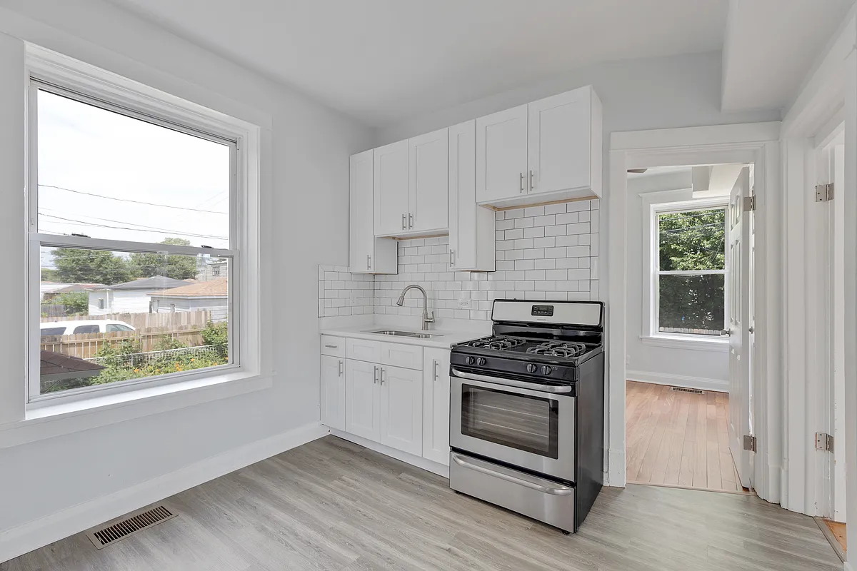 Building Photo - 3456 W Augusta Blvd #1E
