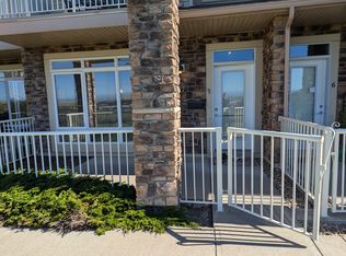 169 Rockyledge Vw NW #5, Calgary, AB T3G6B1