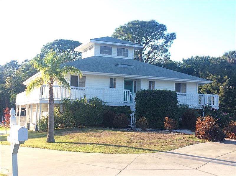 2nd image of 1095 Laurel Woods Dr