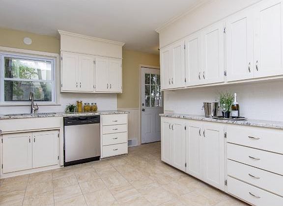 3rd image of 1627 Hollywood Ct