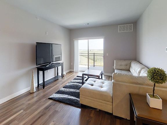 4th image of 4721 Farwell St #215