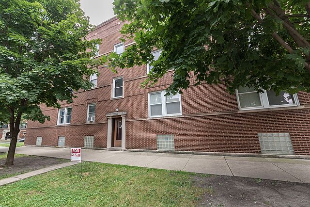 1st image of 3239 W Cullom Ave #2
